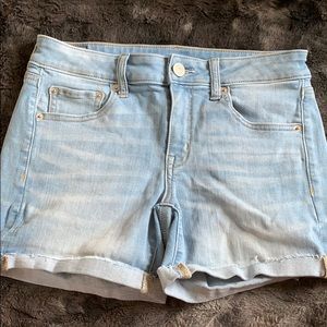 light wash american eagle jean shorts size 6